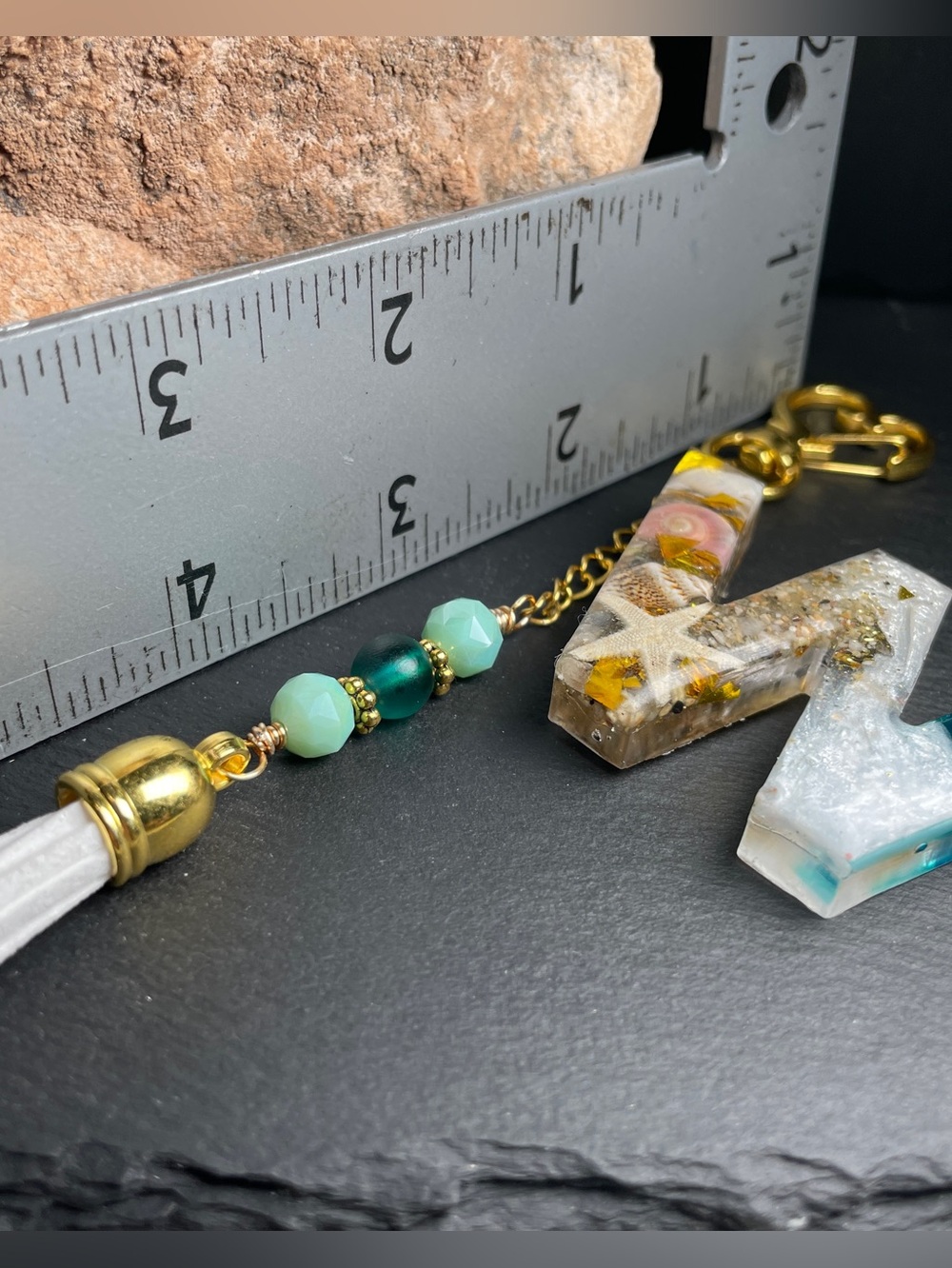 Genuine SOCAL Sand Custom Resin Initial ‘W’ Beach Themed Sea Side Keychain - Picture 9 of 10
